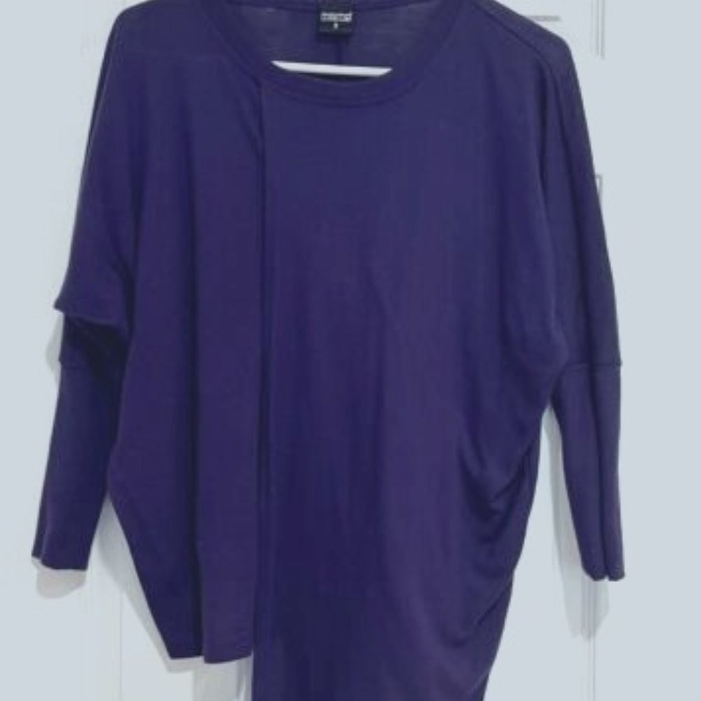 Women's MOMO Fashion Sweater Top Size Small NWT